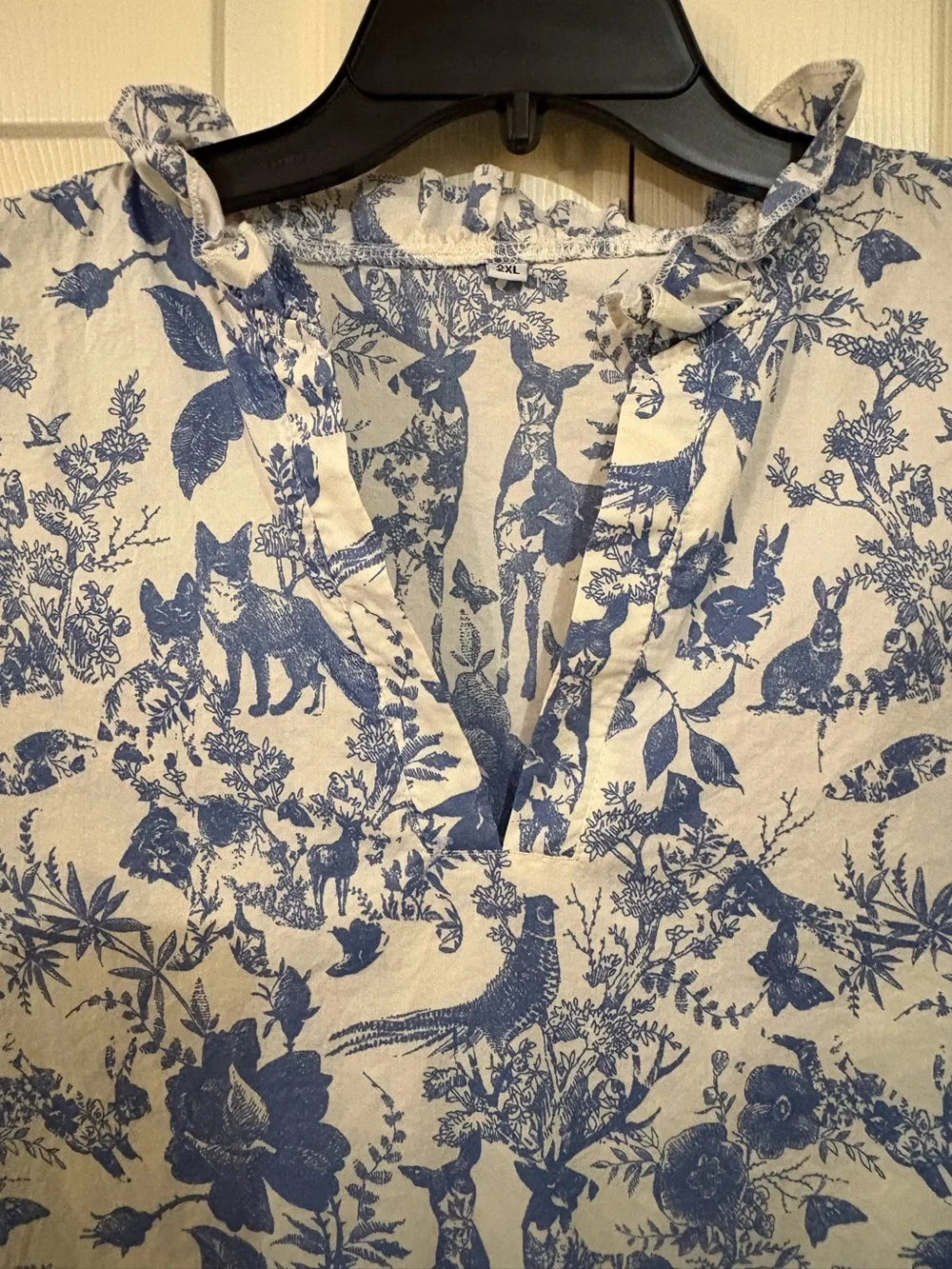 Toile Cotton Viney Floral Print Blue and White Floral Short-Sleeve Women's Top